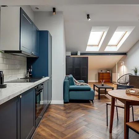 Close-golden - Old Town - Marcinkowskiego #1 *