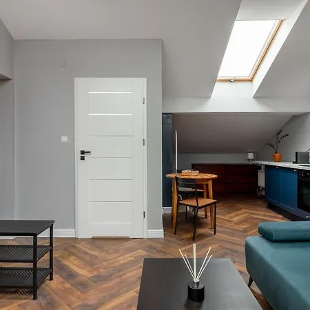 Close-golden - Old Town - Marcinkowskiego #1 Varsovie