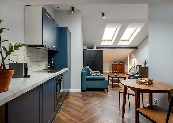 Close-golden - Old Town - Marcinkowskiego #1 *