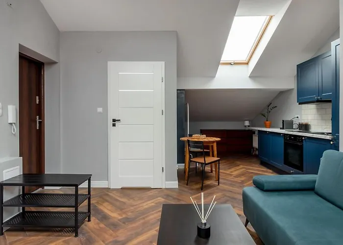 Close-golden - Old Town - Marcinkowskiego #1 Varsovie