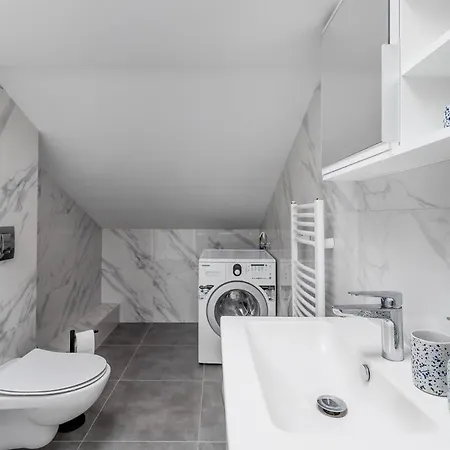 Close-golden - Old Town - Marcinkowskiego #1